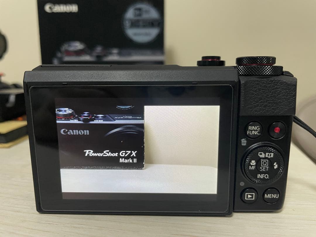 Canon PowerShot G7X Mark II 本体と付属品