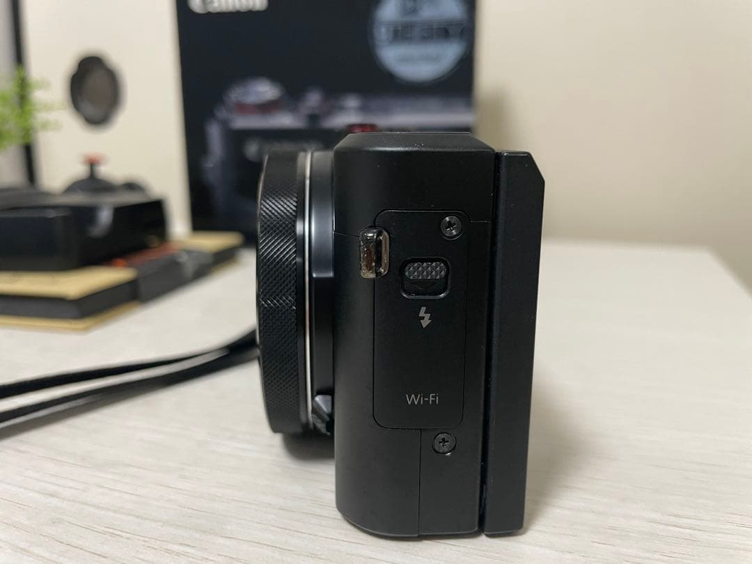 Canon PowerShot G7X Mark II 本体と付属品