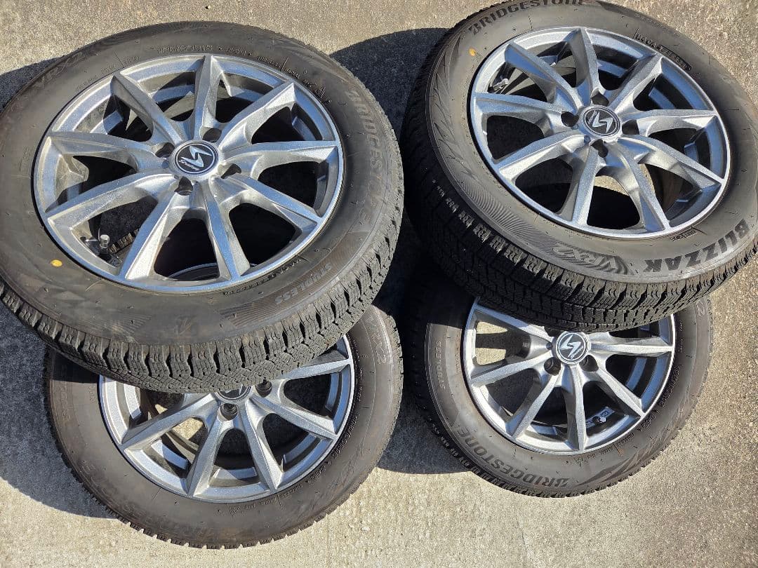 185/60R15 VRX2 スタッドレスタイヤホイールセット ヤリス 送料込み