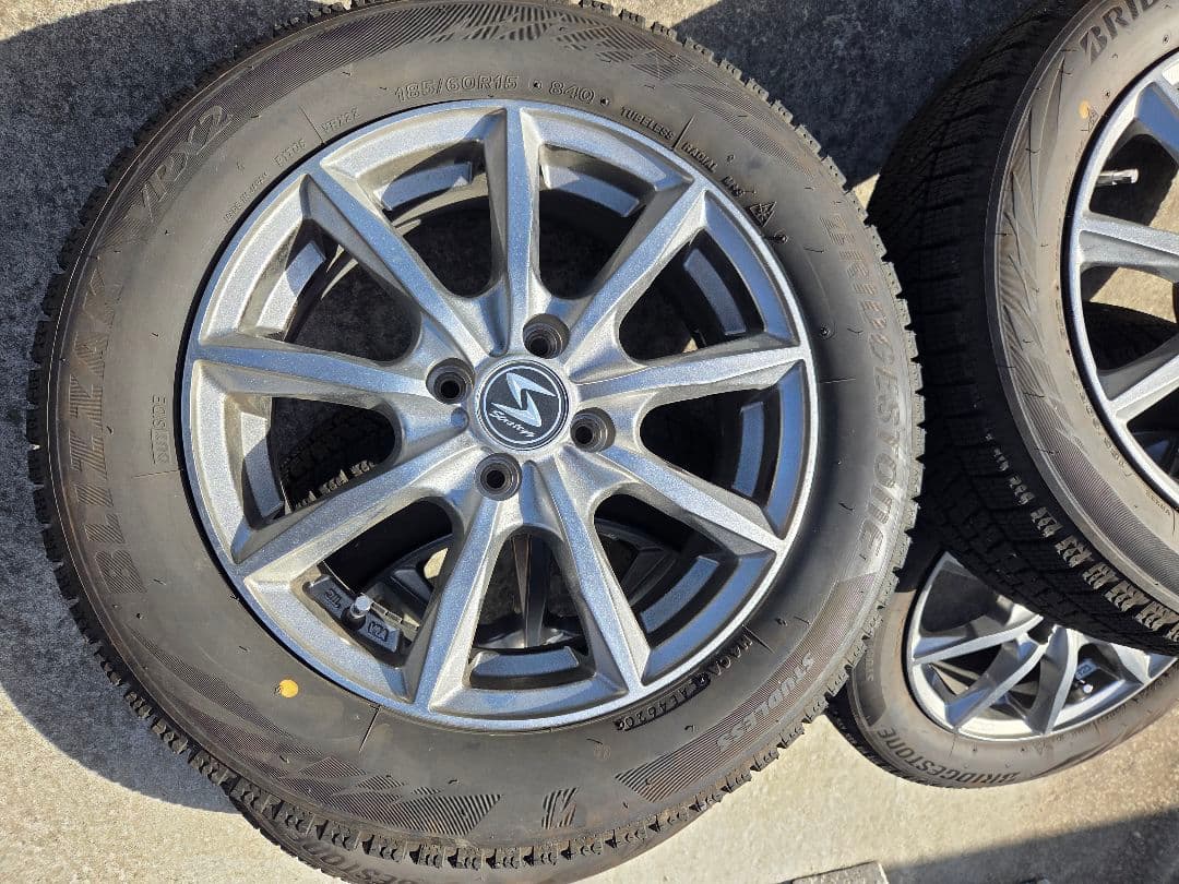 185/60R15 VRX2 スタッドレスタイヤホイールセット ヤリス 送料込み