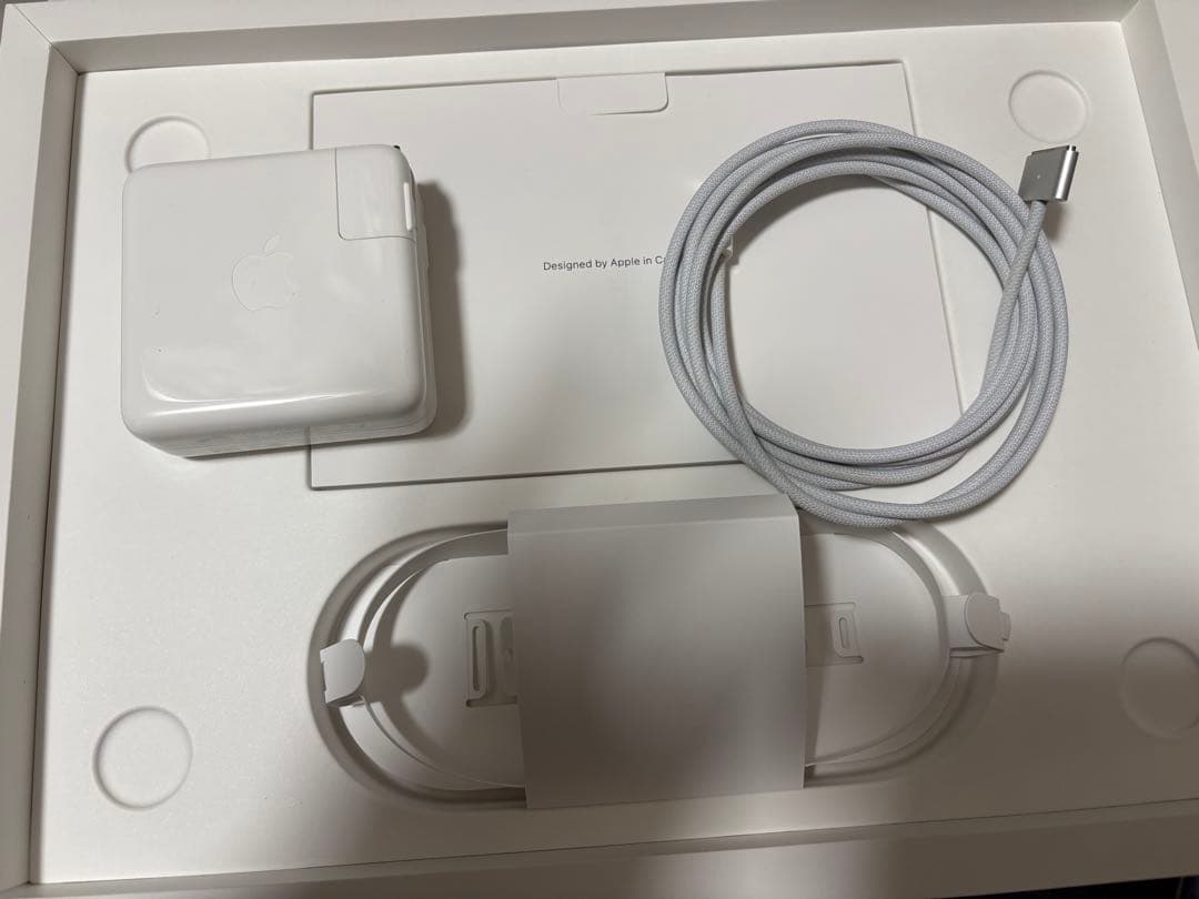 【極美品】MacBook Pro M2チップ 2024 1T SSD