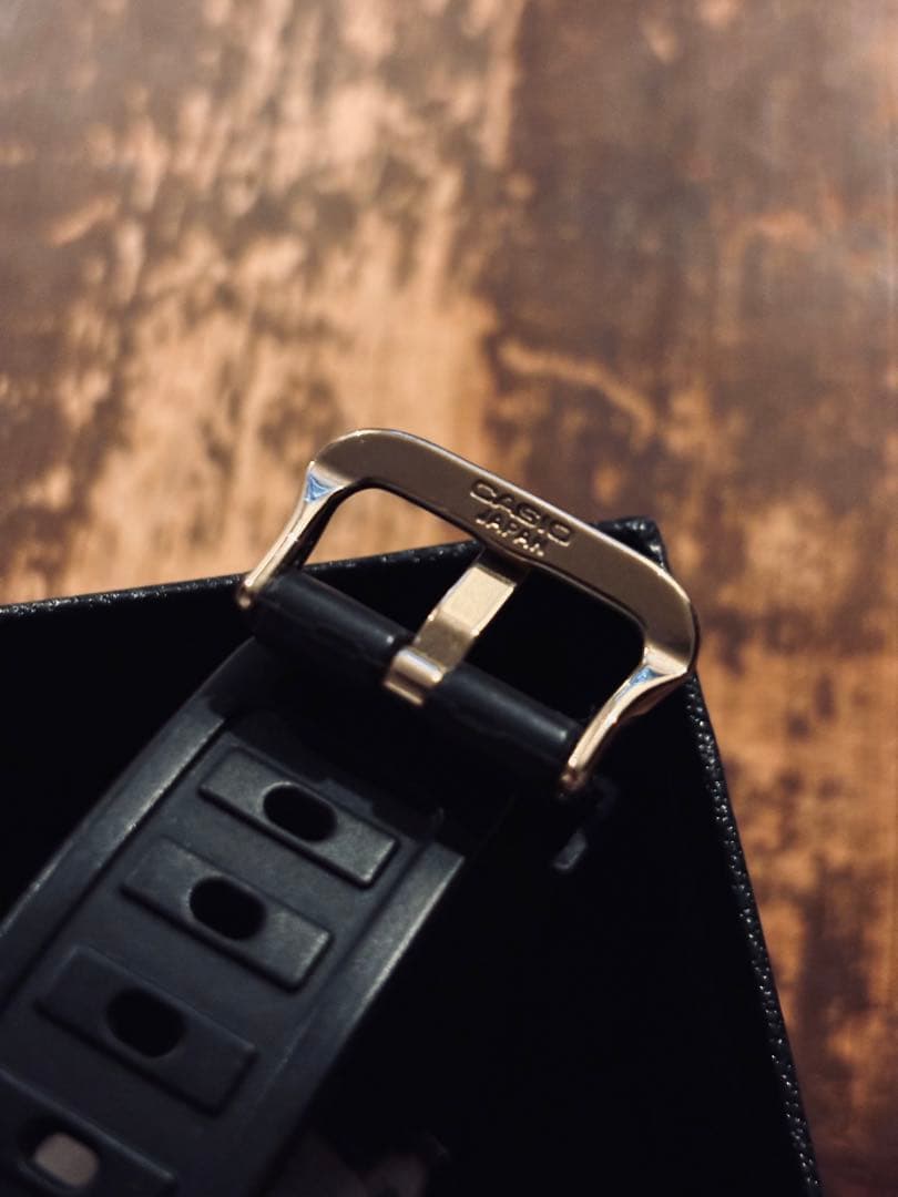 CASIO G-SHOCK DW-5600 ゴールド