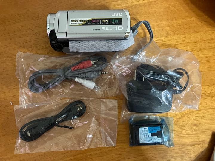 ビデオカメラ　JVC GZーE380