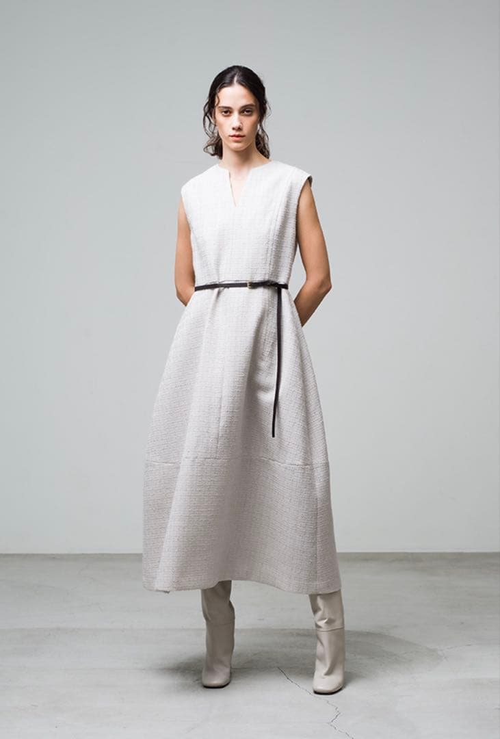 新品タグ付✨️定価9.4万　エブール　イタリア製生地　リュクスツィード ワンピース