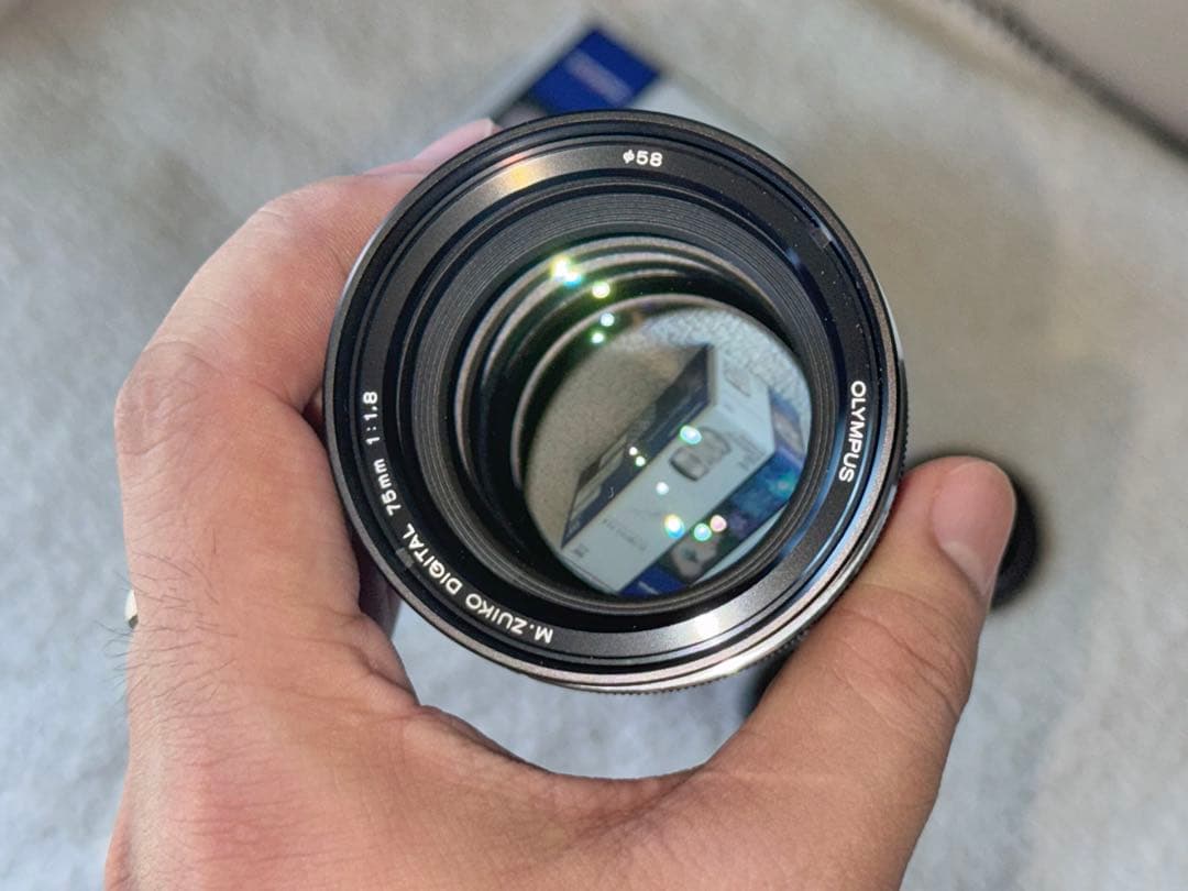 OLYMPUS M.ZUIKO 75mm F1.8 黒　マイクロフォーサーズ