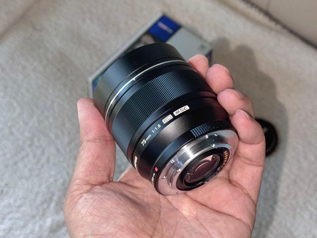 OLYMPUS M.ZUIKO 75mm F1.8 黒　マイクロフォーサーズ