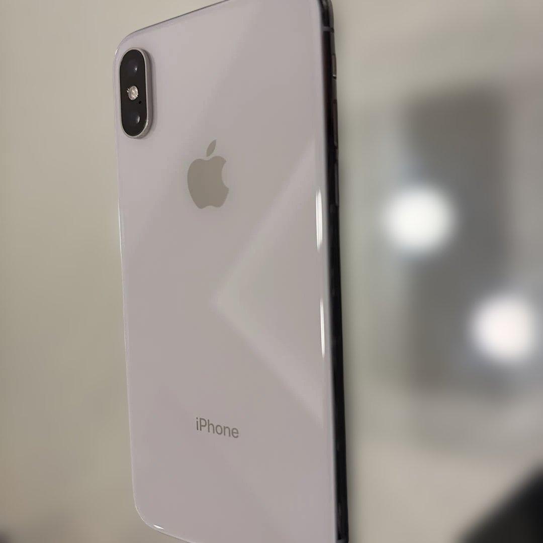 Apple iPhone XS シルバー　64GB 本体のみ