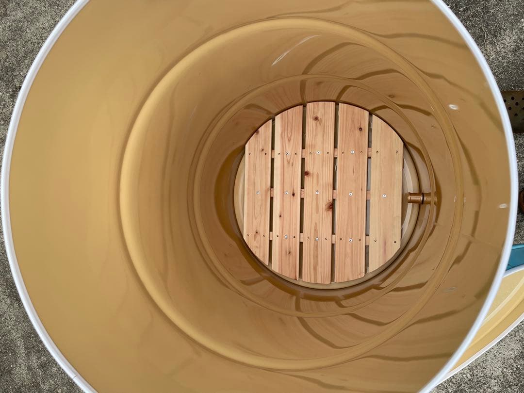 ドラム缶風呂 排水蛇口とすのこ付き 持ち手もあり