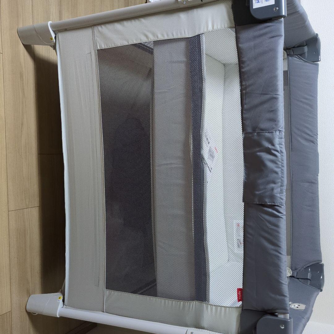 極美品　アップリカ　ベビーベッド ココネルエアー 　グレーベア