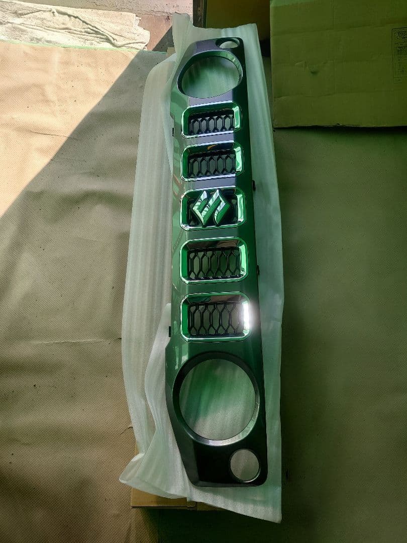 ジムニーノマド　純正フロントグリル　新車外し