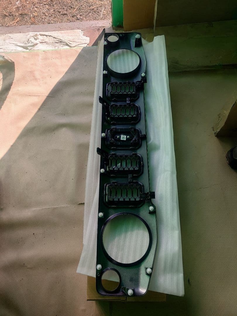 ジムニーノマド　純正フロントグリル　新車外し