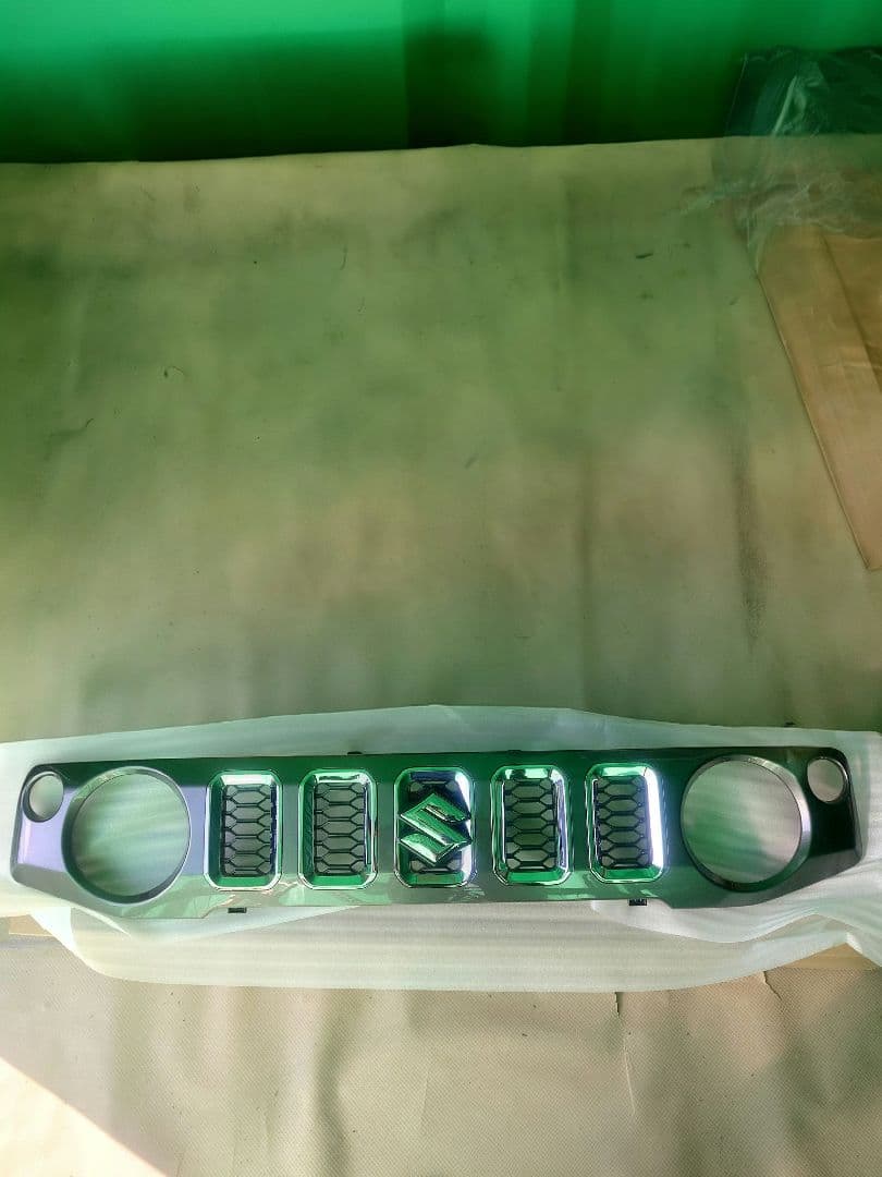 ジムニーノマド　純正フロントグリル　新車外し