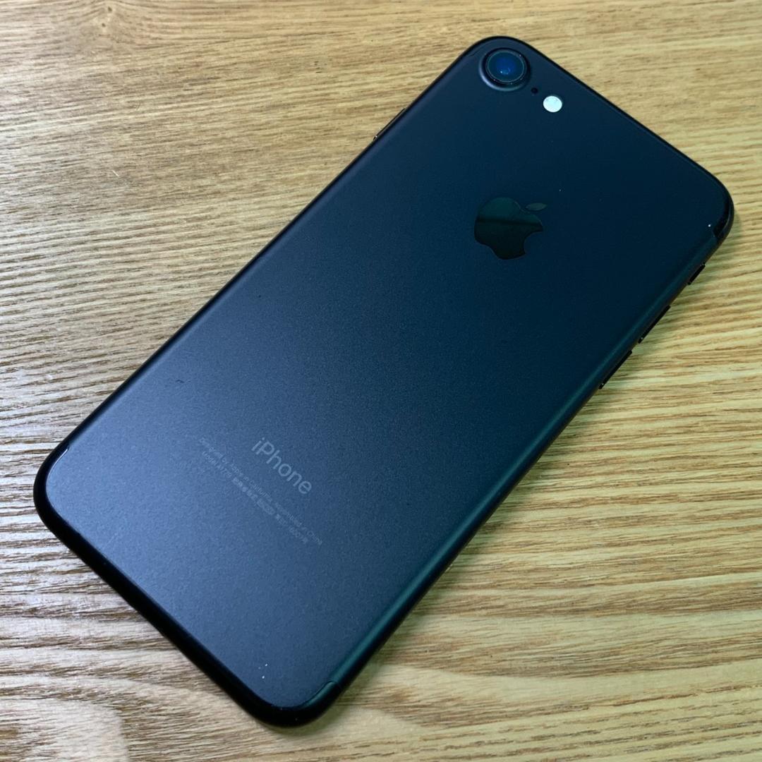 M8 SIMフリー iPhone7 128GB Black おまけ付き