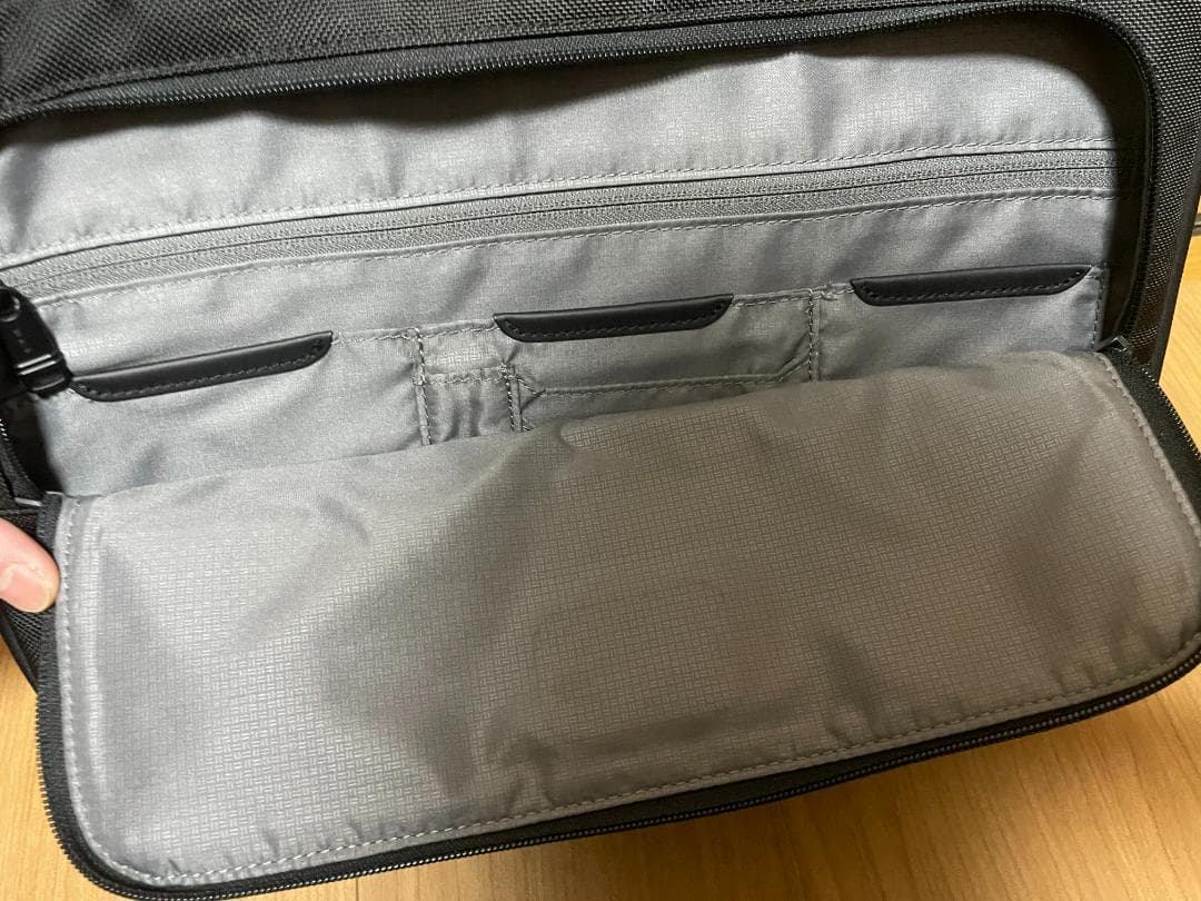 TUMI ラージ・ラップトップ・カバー PCケース クラッチバッグ