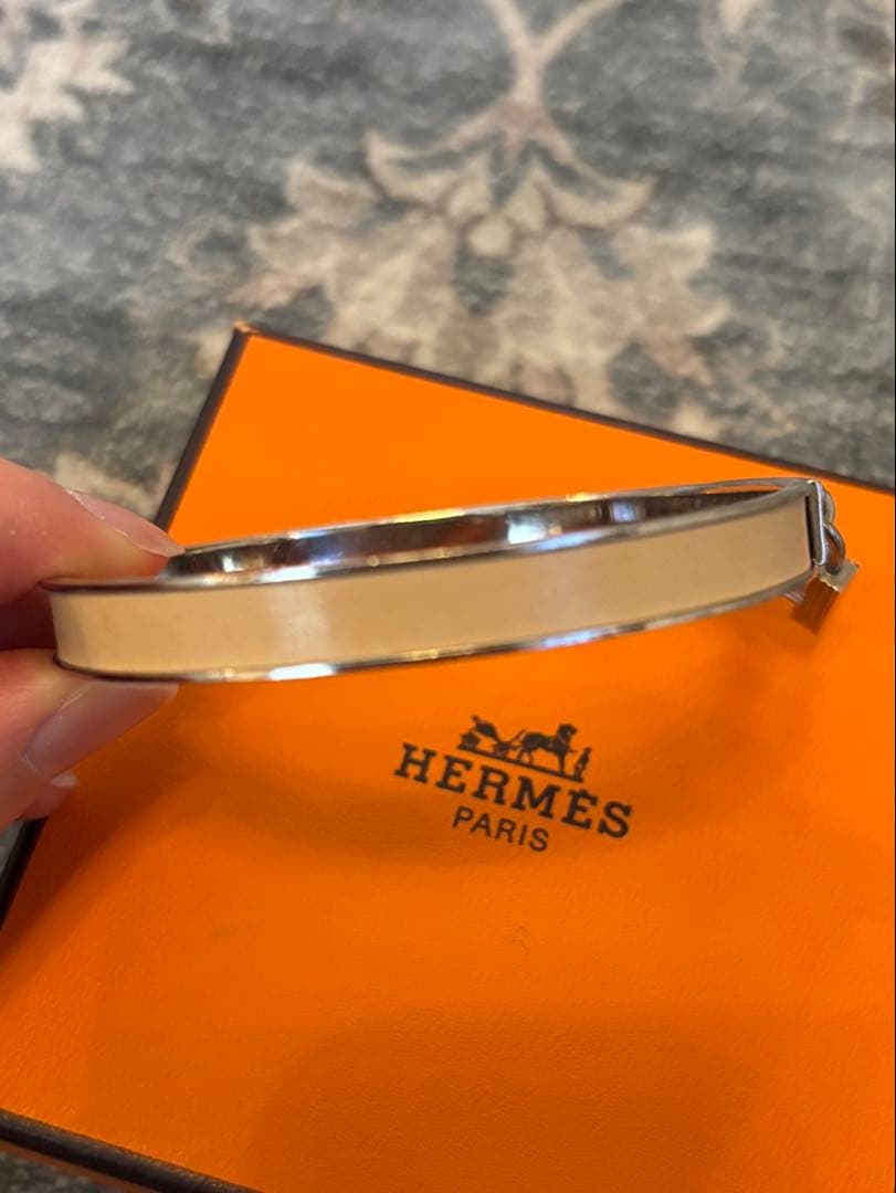 HERMESエルメス バングルHモチーフチャーム レザーブレスレット ベージュ