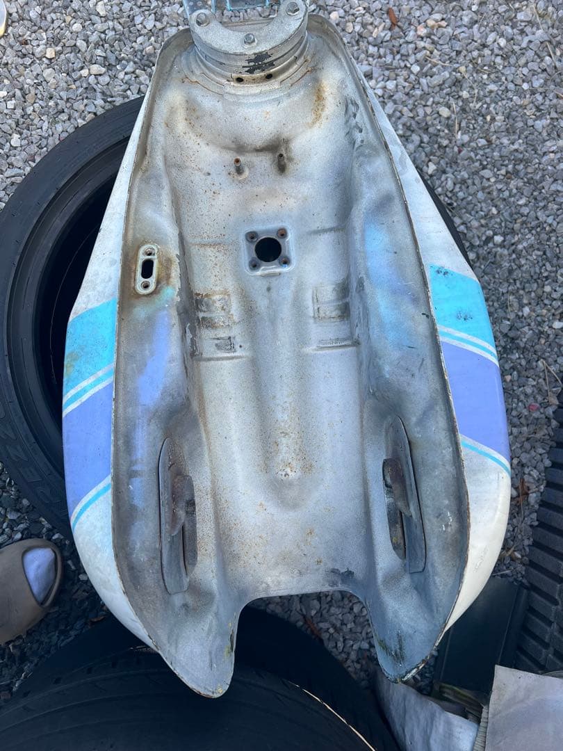 XJR400 4hm タンク サビあり補修ベース