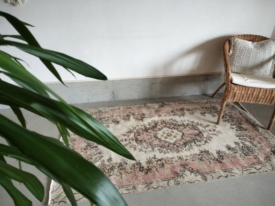 淡いカフェオレとくすみピンク　ヴィンテージラグ　石田ゆり子さんNo.687