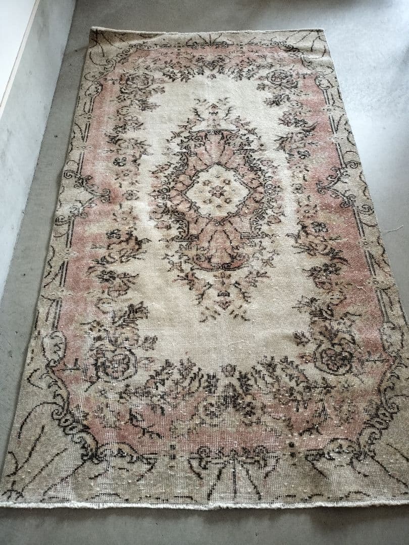 淡いカフェオレとくすみピンク　ヴィンテージラグ　石田ゆり子さんNo.687