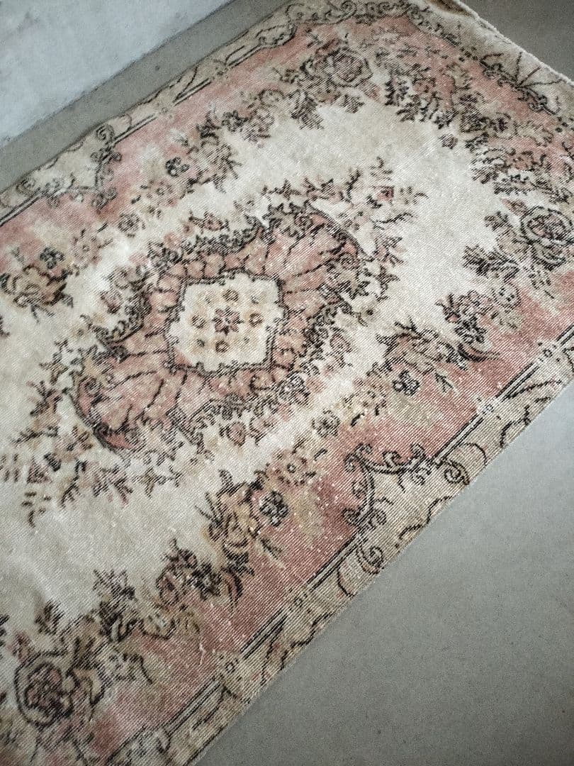 淡いカフェオレとくすみピンク　ヴィンテージラグ　石田ゆり子さんNo.687