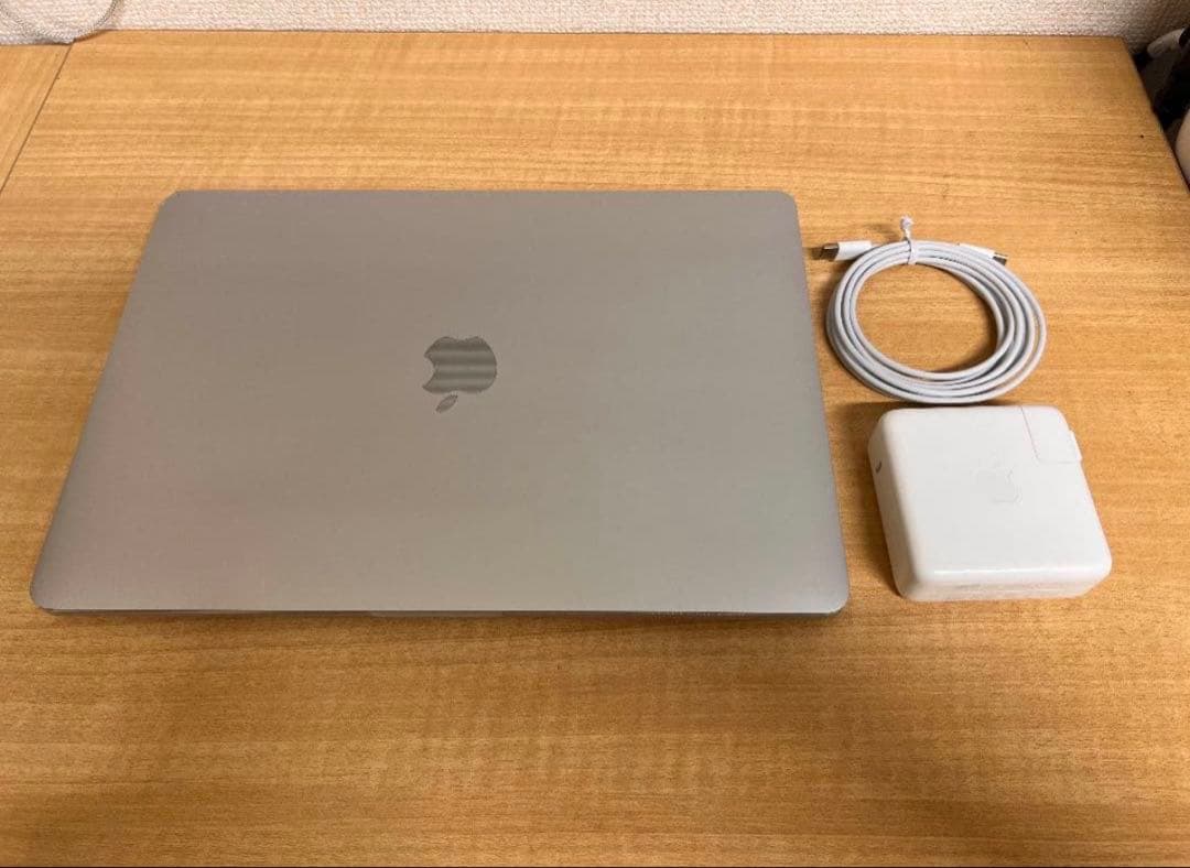MacBookPro 2020 13 i7 16/512GB 充放電回数230回