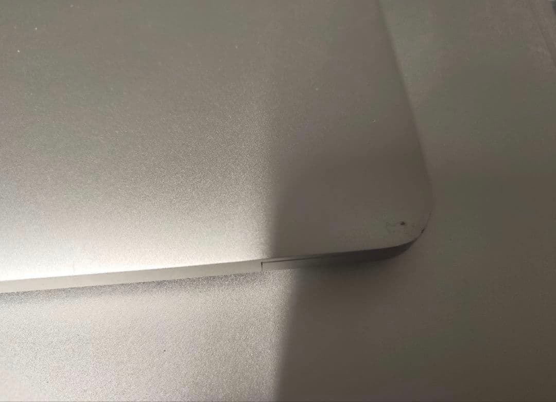 MacBookPro 2020 13 i7 16/512GB 充放電回数230回