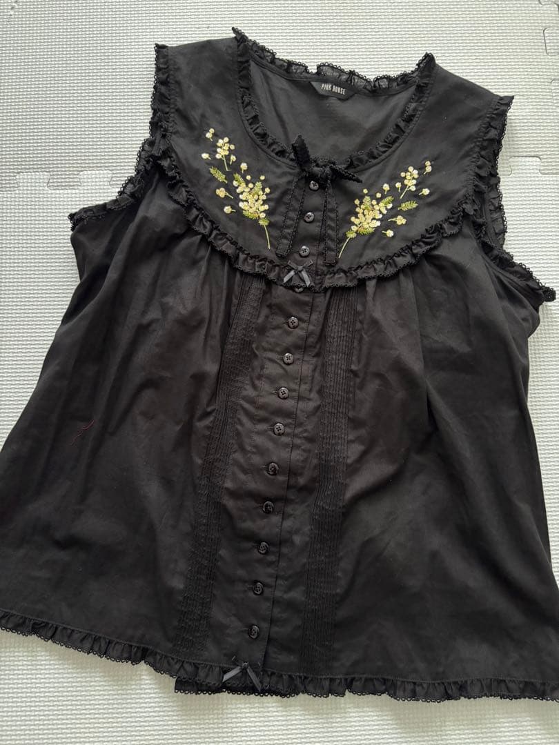 ピンクハウス　ミモザモチーフ刺繍ベスト　黒