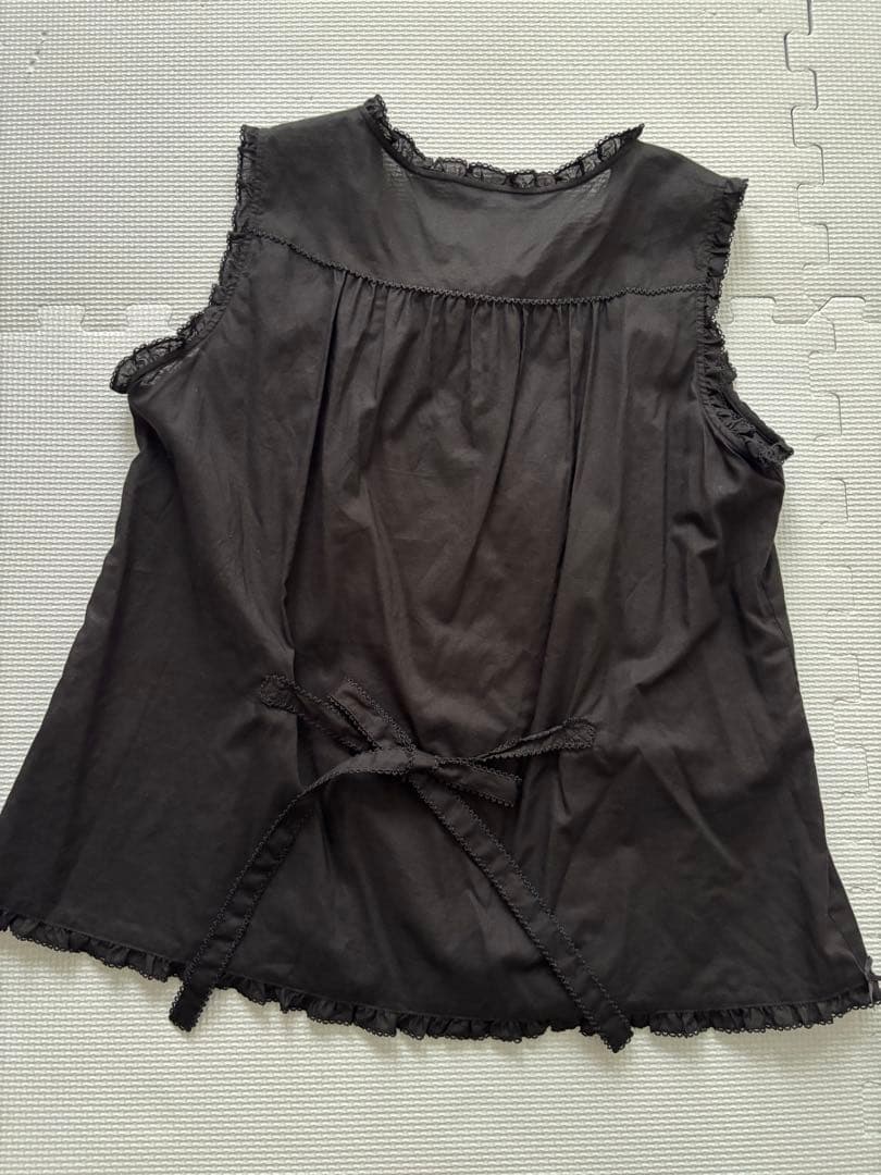 ピンクハウス　ミモザモチーフ刺繍ベスト　黒