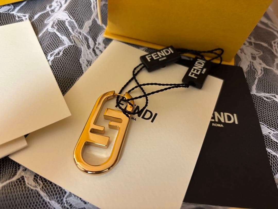 FENDI ゴールドピアス