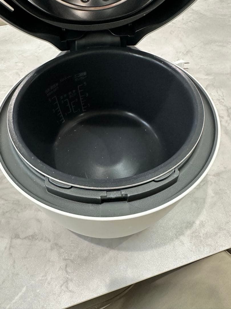 Len様　Panasonic ホワイト炊飯器　SR-R10A