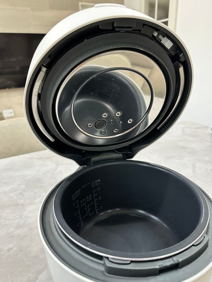 Len様　Panasonic ホワイト炊飯器　SR-R10A