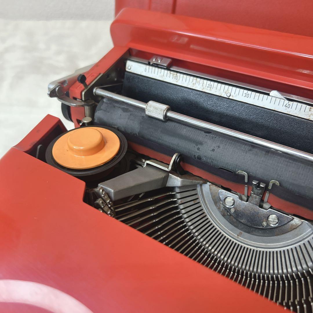 Olivetti Valentine タイプライター　レッド オリベッティ