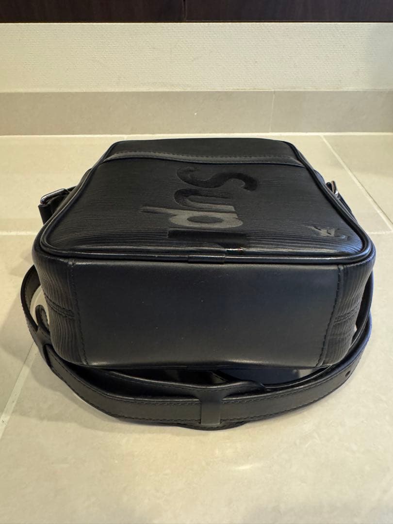 ルイヴィトン シュプリーム ダヌーブPM ショルダーバッグ エピ ブラック　美品