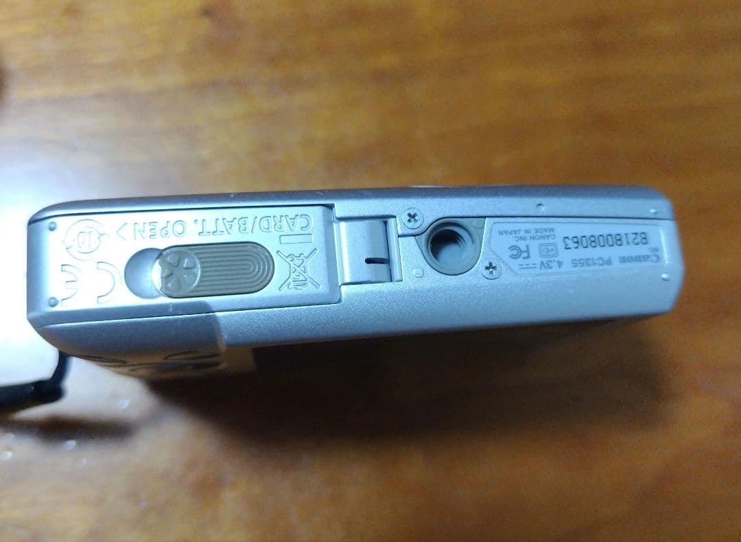 CANON キャノン　IXY 110 IS　デジタルカメラ　ジャンク　シルバー