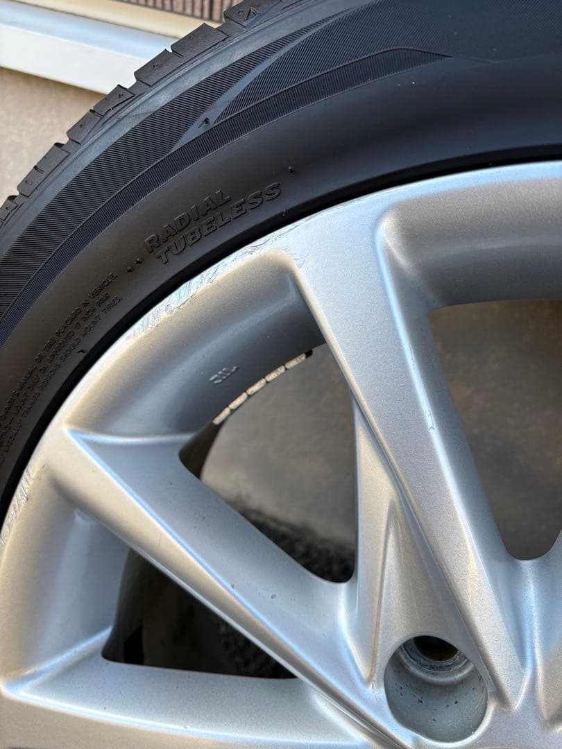 トヨタプリウスα純正17インチホイールセット Laufennタイヤ付き