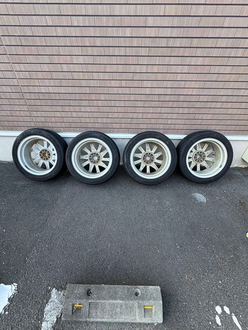 トヨタプリウスα純正17インチホイールセット Laufennタイヤ付き