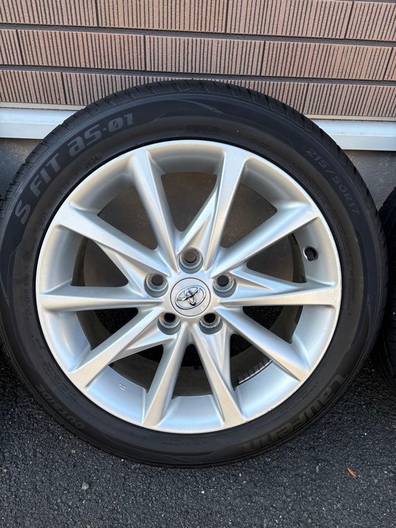 トヨタプリウスα純正17インチホイールセット Laufennタイヤ付き