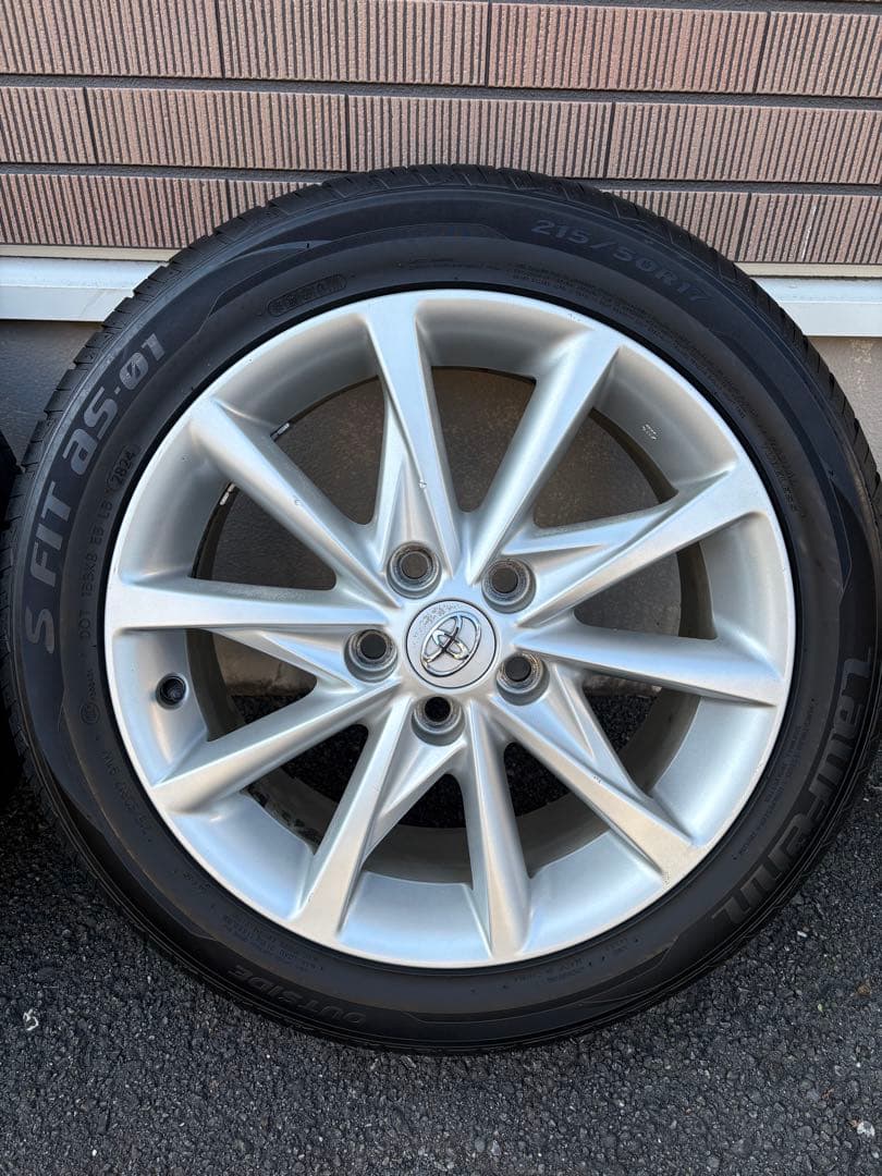 トヨタプリウスα純正17インチホイールセット Laufennタイヤ付き