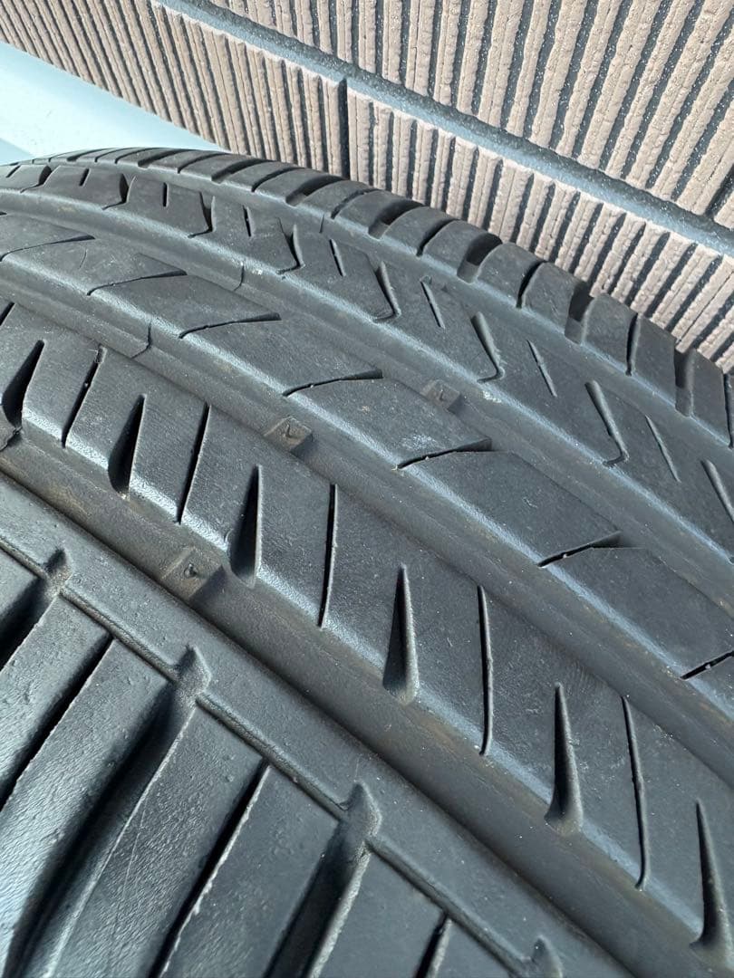 トヨタプリウスα純正17インチホイールセット Laufennタイヤ付き