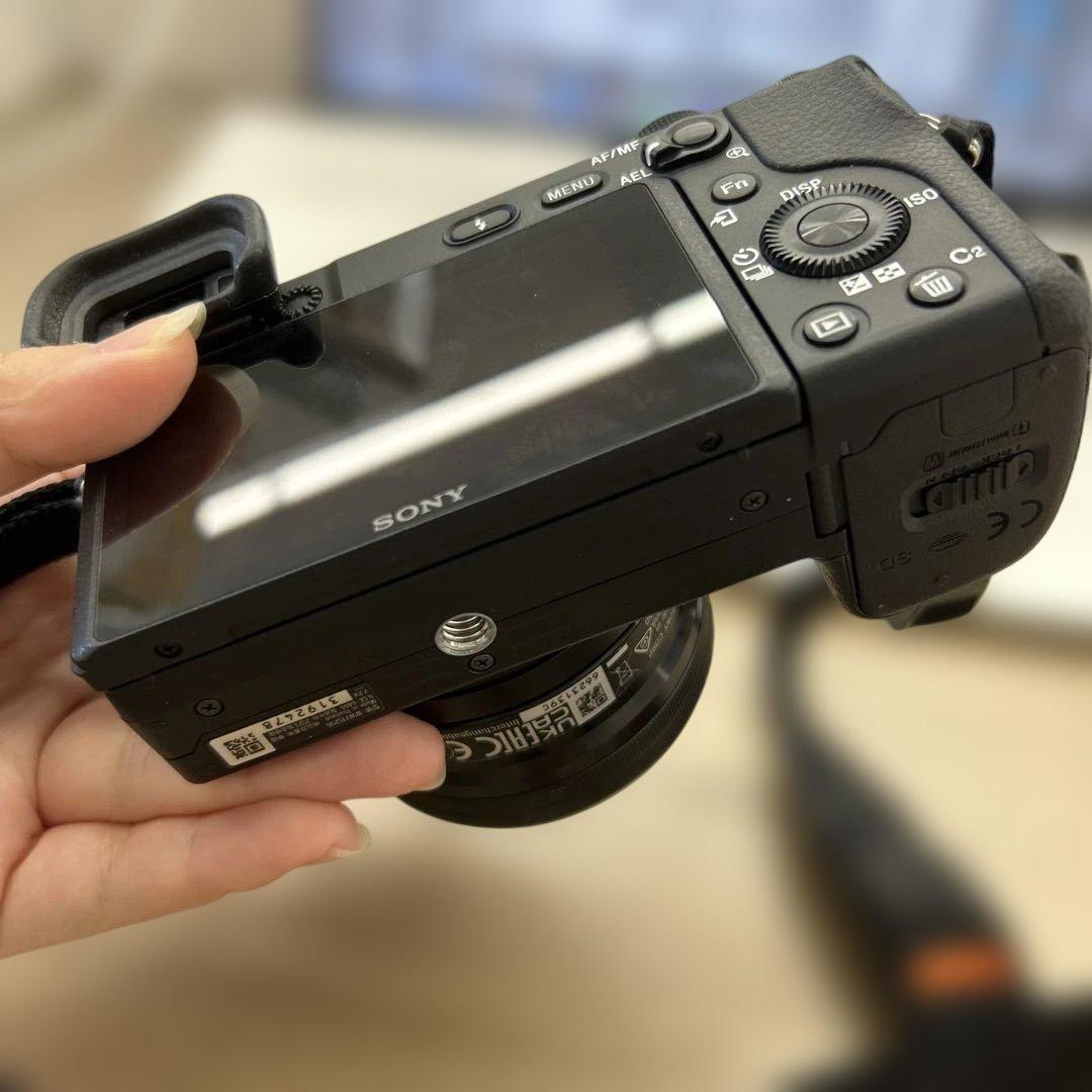 SONY α6400 ミラーレス一眼 本体とレンズ