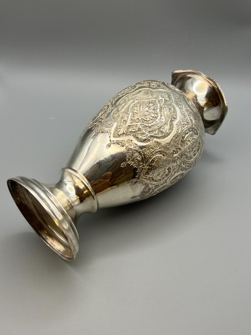 銀製　ライオンマーク　三越　銀花瓶　花入れ　手彫　箱付　銀細工　重量約284g