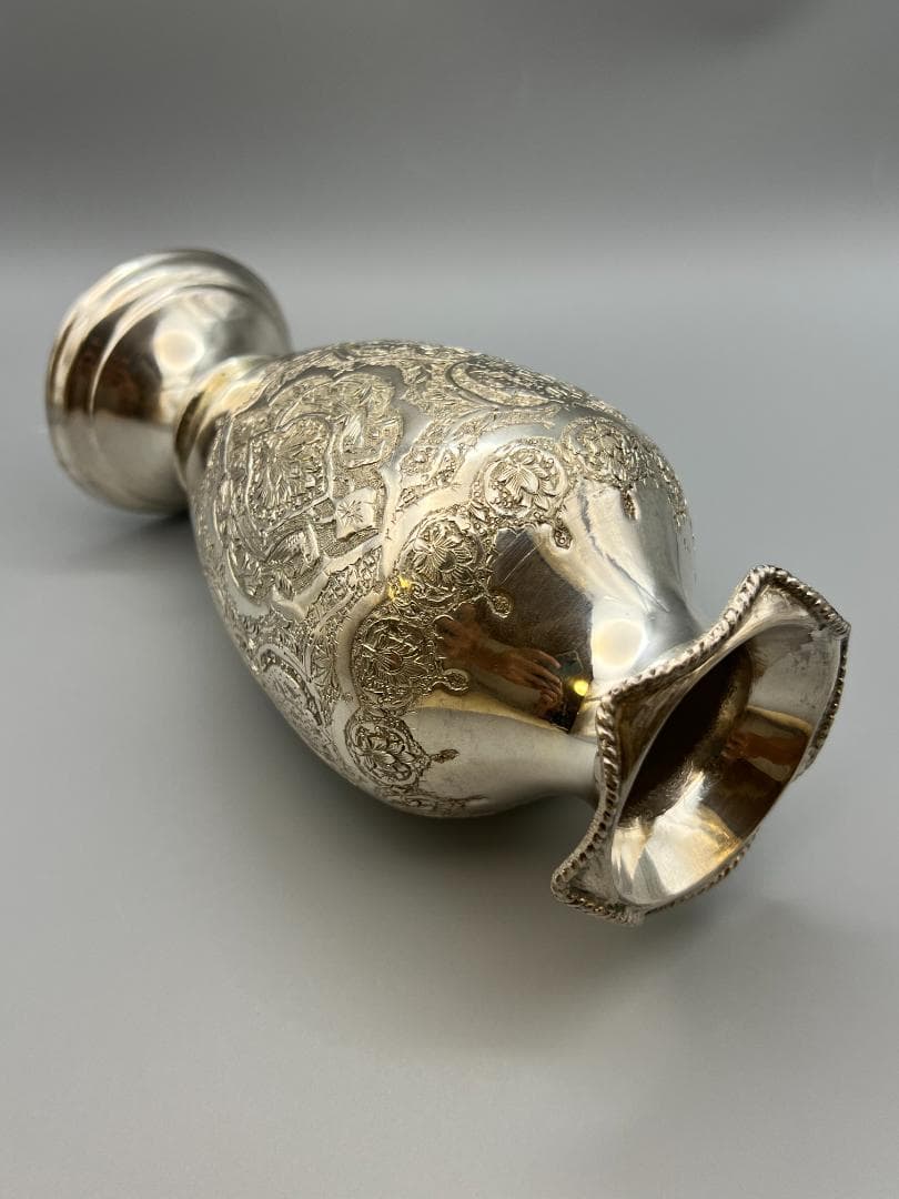 銀製　ライオンマーク　三越　銀花瓶　花入れ　手彫　箱付　銀細工　重量約284g