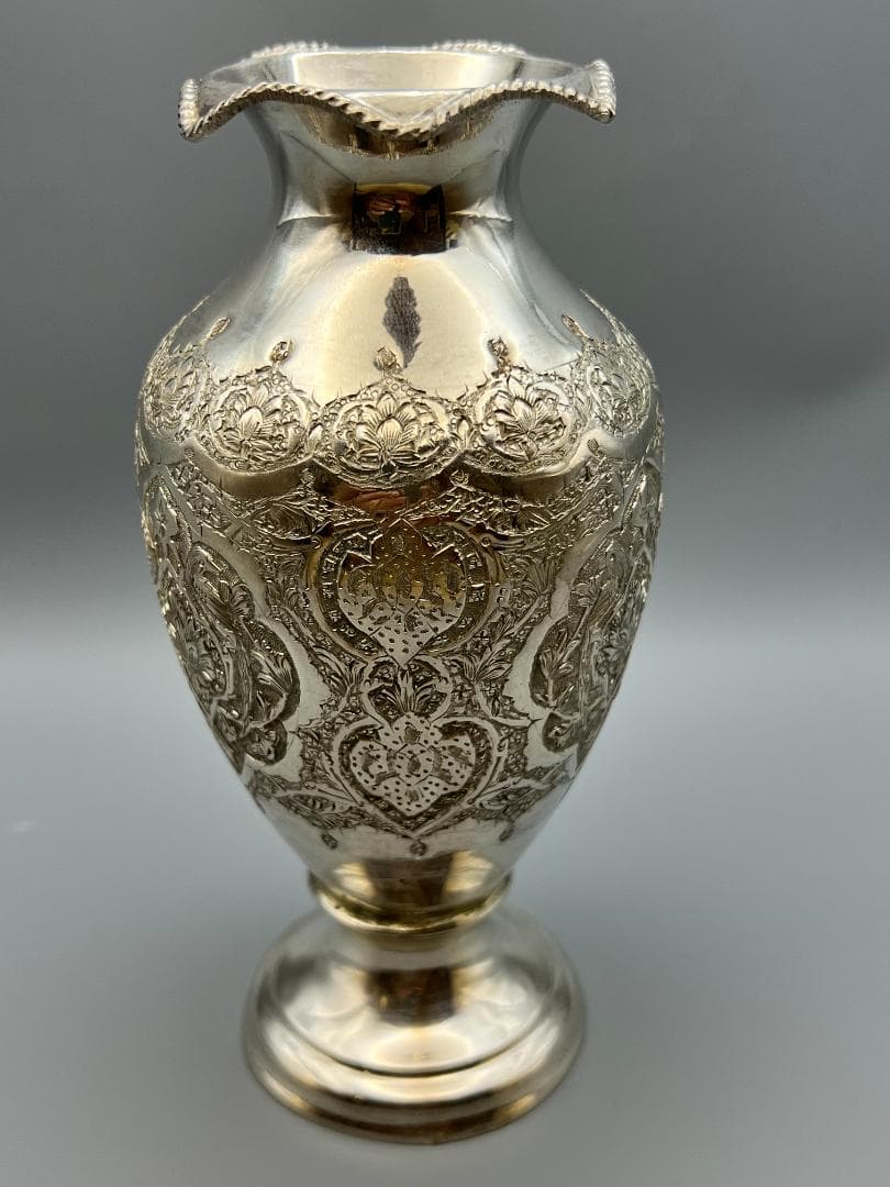 銀製　ライオンマーク　三越　銀花瓶　花入れ　手彫　箱付　銀細工　重量約284g