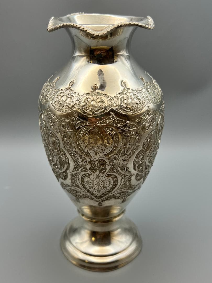 銀製　ライオンマーク　三越　銀花瓶　花入れ　手彫　箱付　銀細工　重量約284g