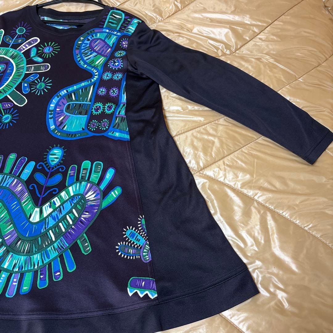 【未使用に近い】✨トクコプルミエヴォル✨黒地に幾何学模様の素敵な長袖チュニック❣️