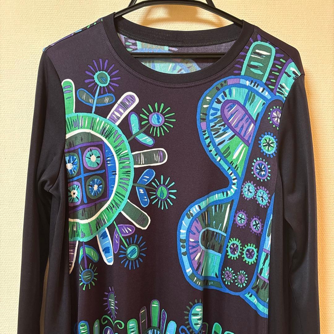 【未使用に近い】✨トクコプルミエヴォル✨黒地に幾何学模様の素敵な長袖チュニック❣️