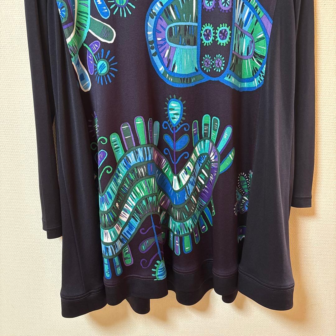 【未使用に近い】✨トクコプルミエヴォル✨黒地に幾何学模様の素敵な長袖チュニック❣️