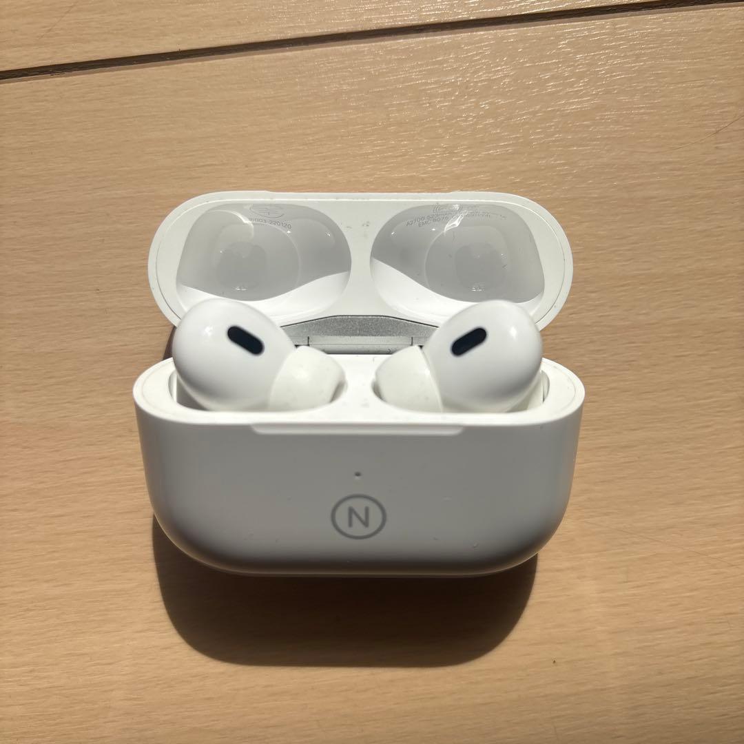 Apple AirPods pro 2 ホワイト 充電ケース付き