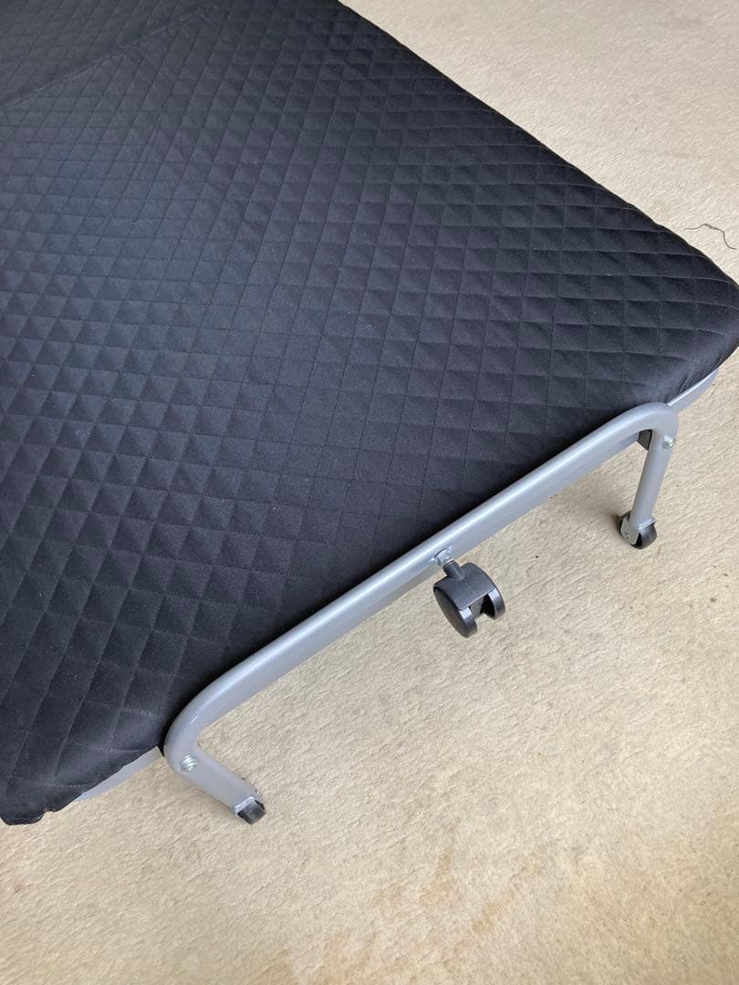 ブラック折りたたみベッド