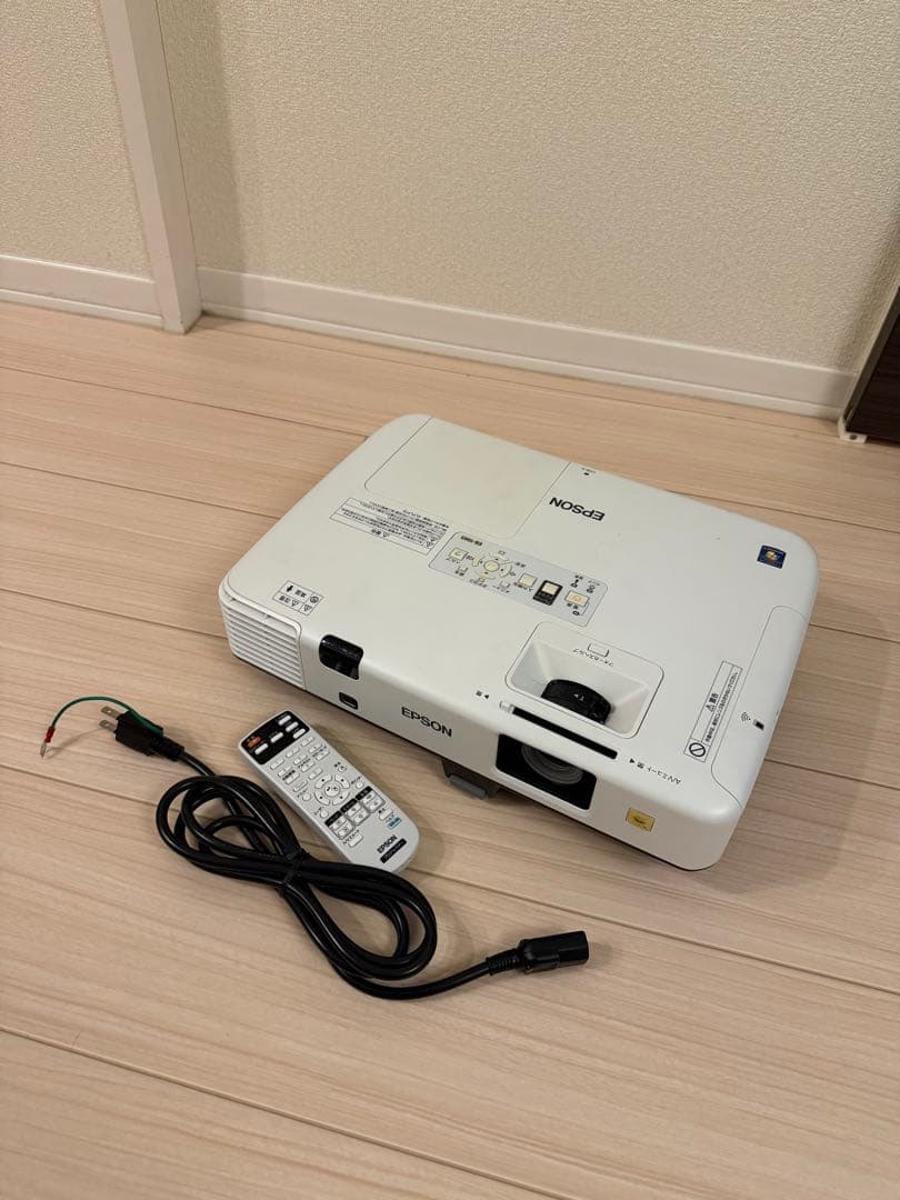 EPSON プロジェクター本体 リモコン付き　EB-1965