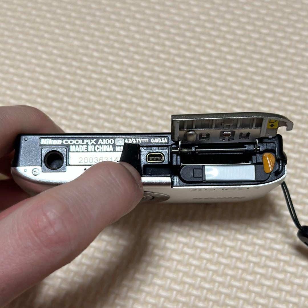 Nikon COOLPIX A100 シルバー 2010万画素 光学5倍ズーム